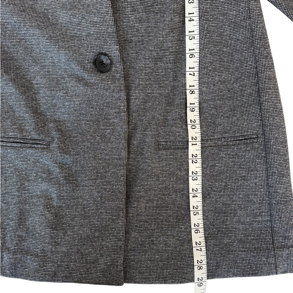 Banana Republic Gray Houndstooth Open-Front Blazer
A015 - Picture 6 of 8